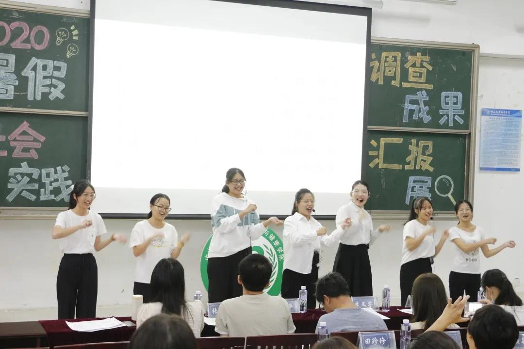 f81567619de04a50b65eb18e82bfea8b.jpg 汇报小组精彩瞬间2.jpg