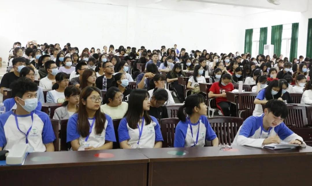 5b67a76d758d4c549827aa23dcf34a6a.jpg 汇报现场.jpg